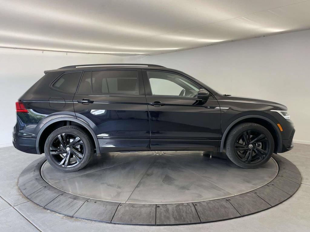 Used 2024 Volkswagen Tiguan SE R-Line AWD/4WD image 8