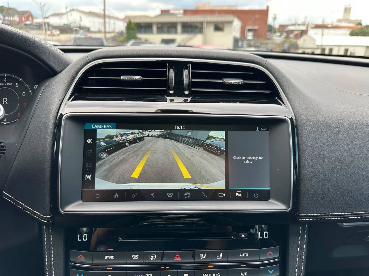 Used 2019 Jaguar F-PACE R-Sport AWD/4WD image 44