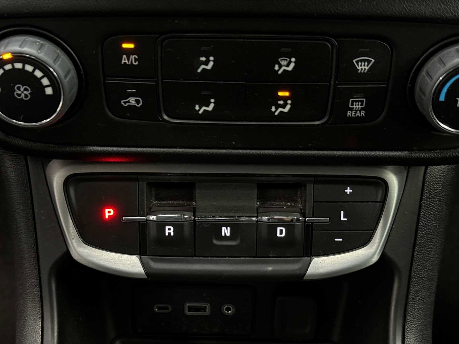 Used 2024 GMC Terrain SLE image 25