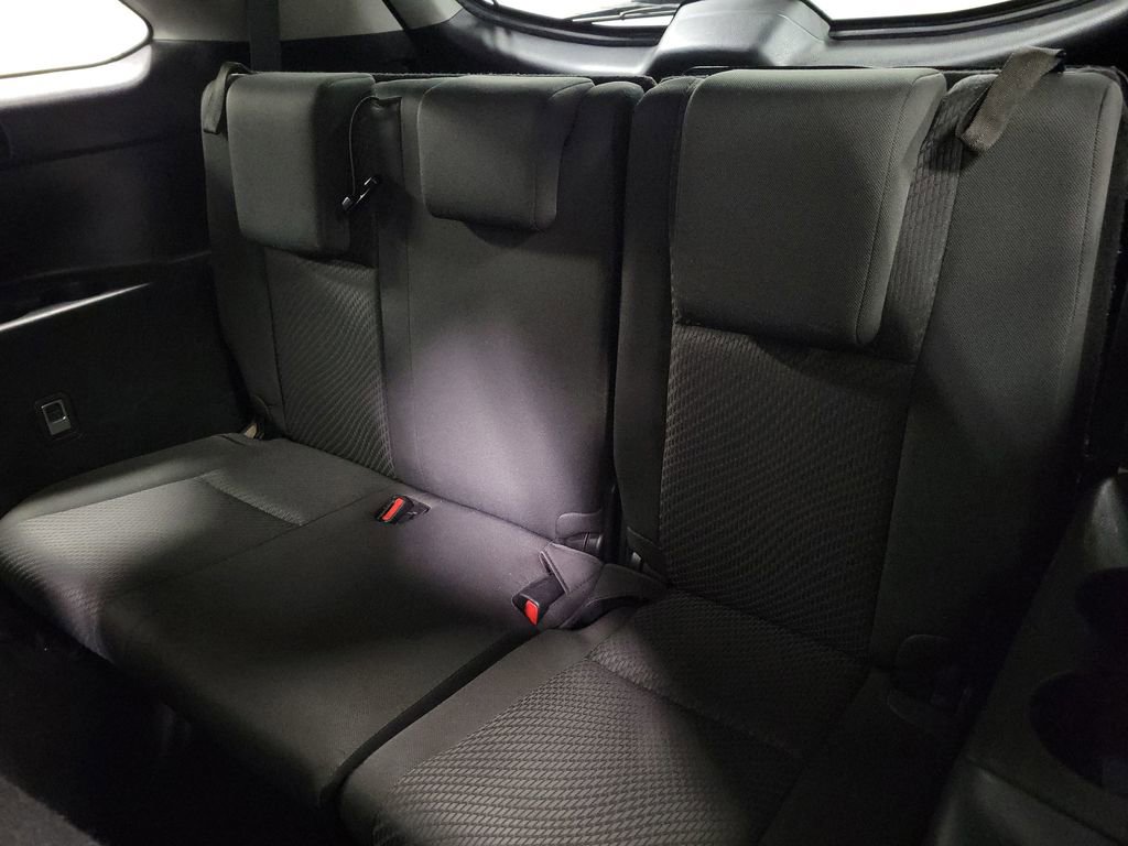 Used 2018 Toyota Highlander LE image 19