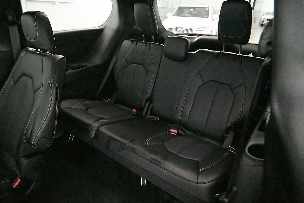 Used 2025 Chrysler Pacifica Select AWD/4WD image 20
