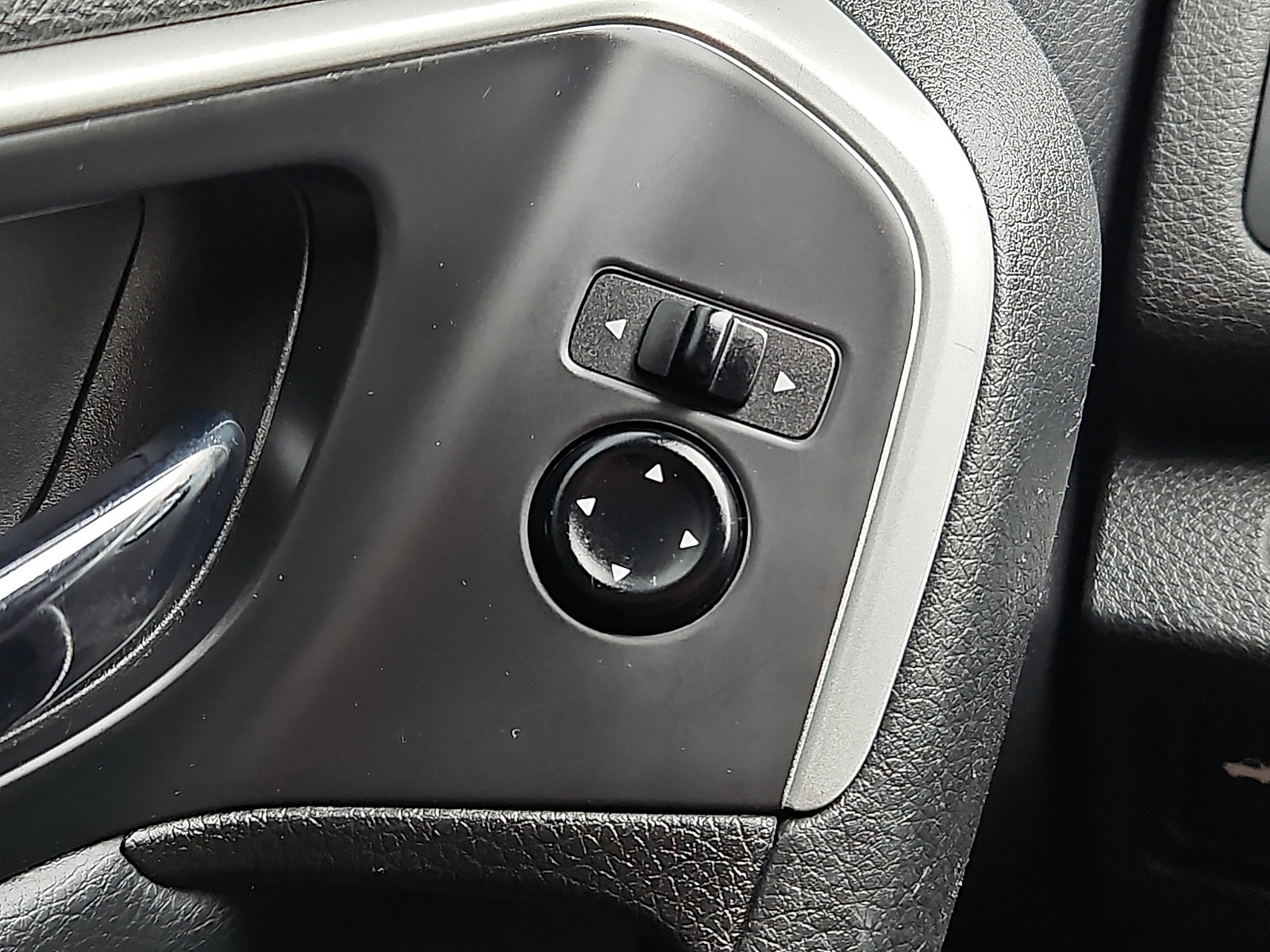 Used 2016 Nissan Altima 2.5 SR w/ LED Appearance Package image 25