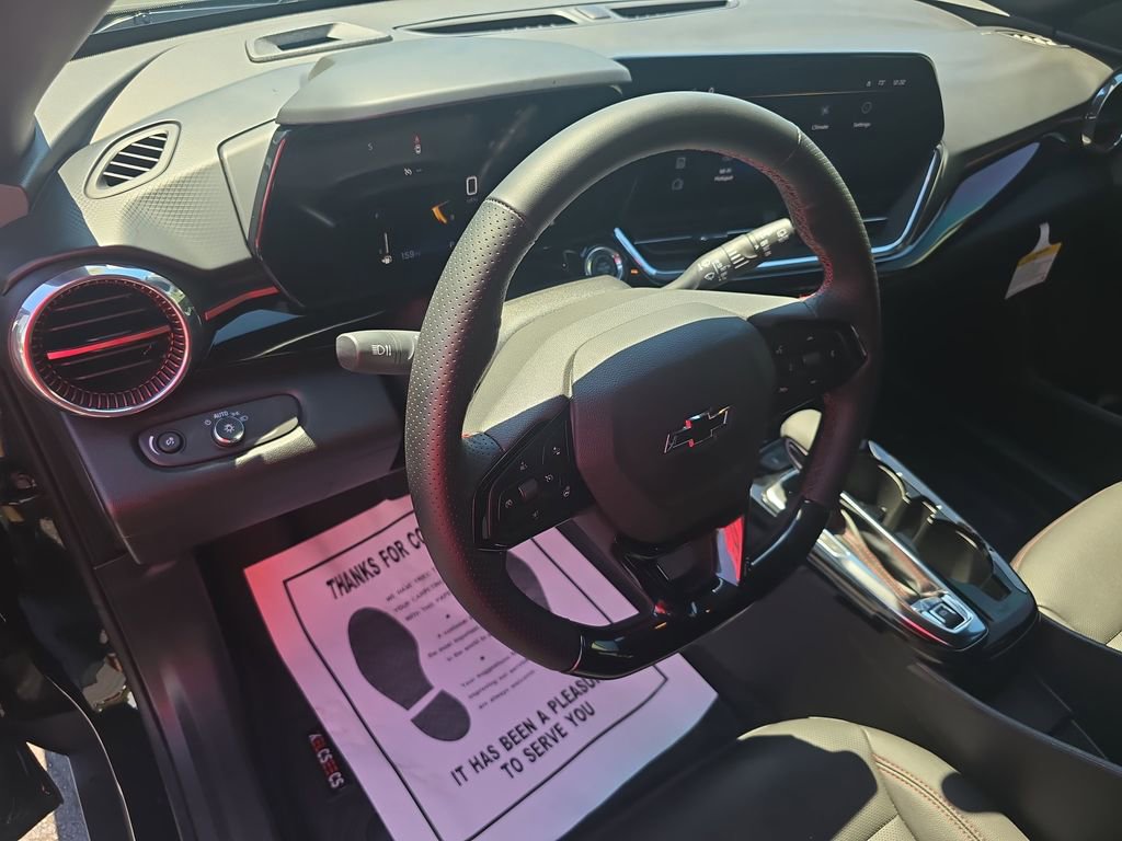 Used 2025 Chevrolet Trax RS w/ Sunroof Package image 16