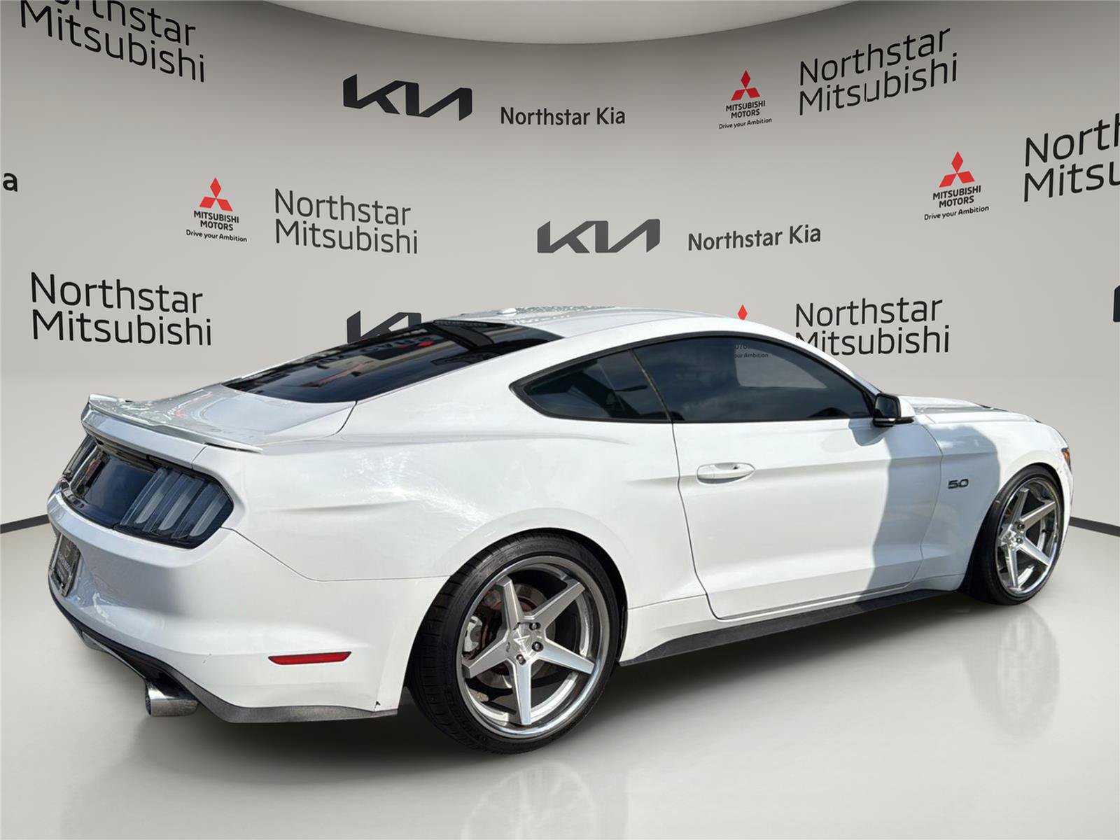 Used 2016 Ford Mustang GT Premium w/ Equipment Group 401A RWD image 8