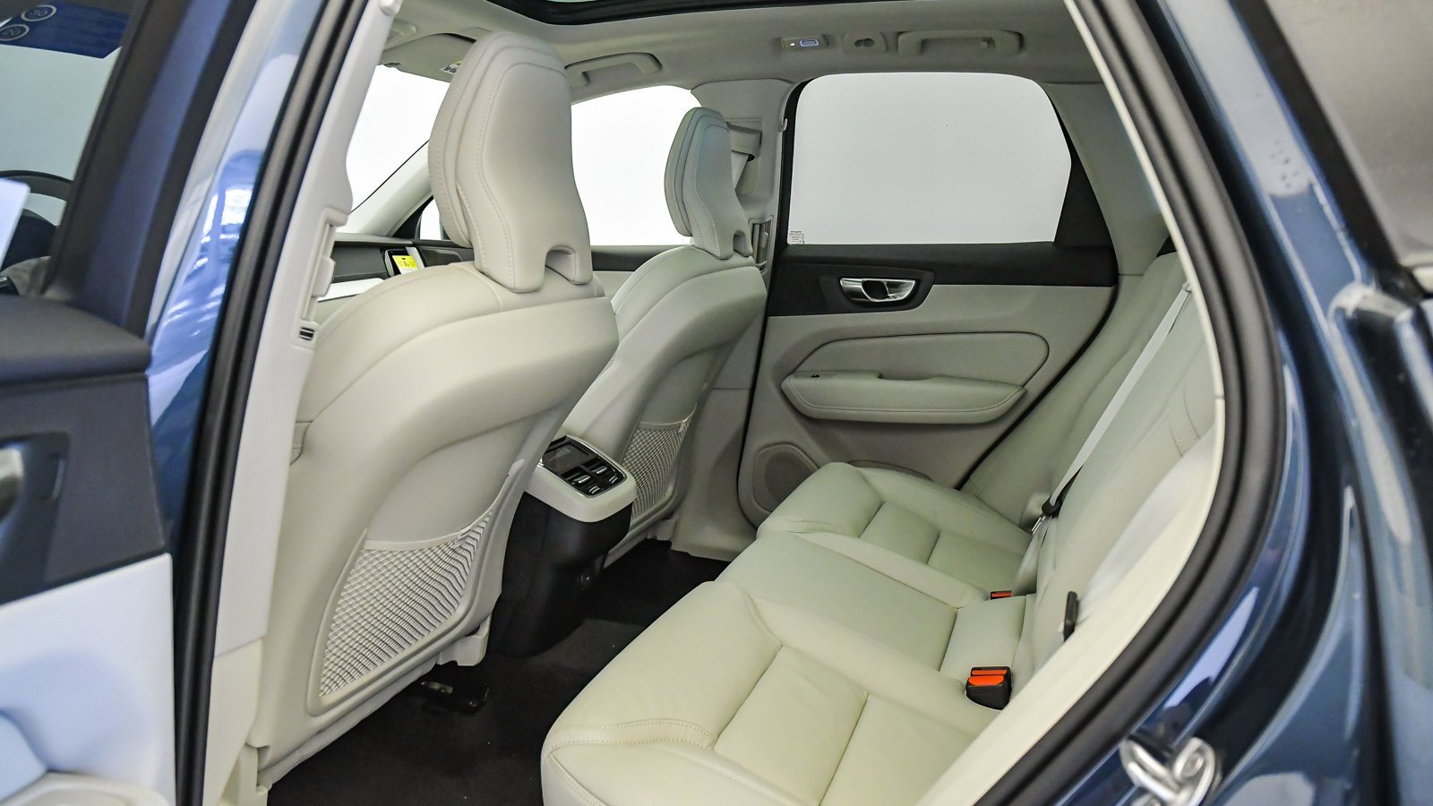 New 2026 Volvo XC60 B5 Ultra w/ Protection Package Premier image 22