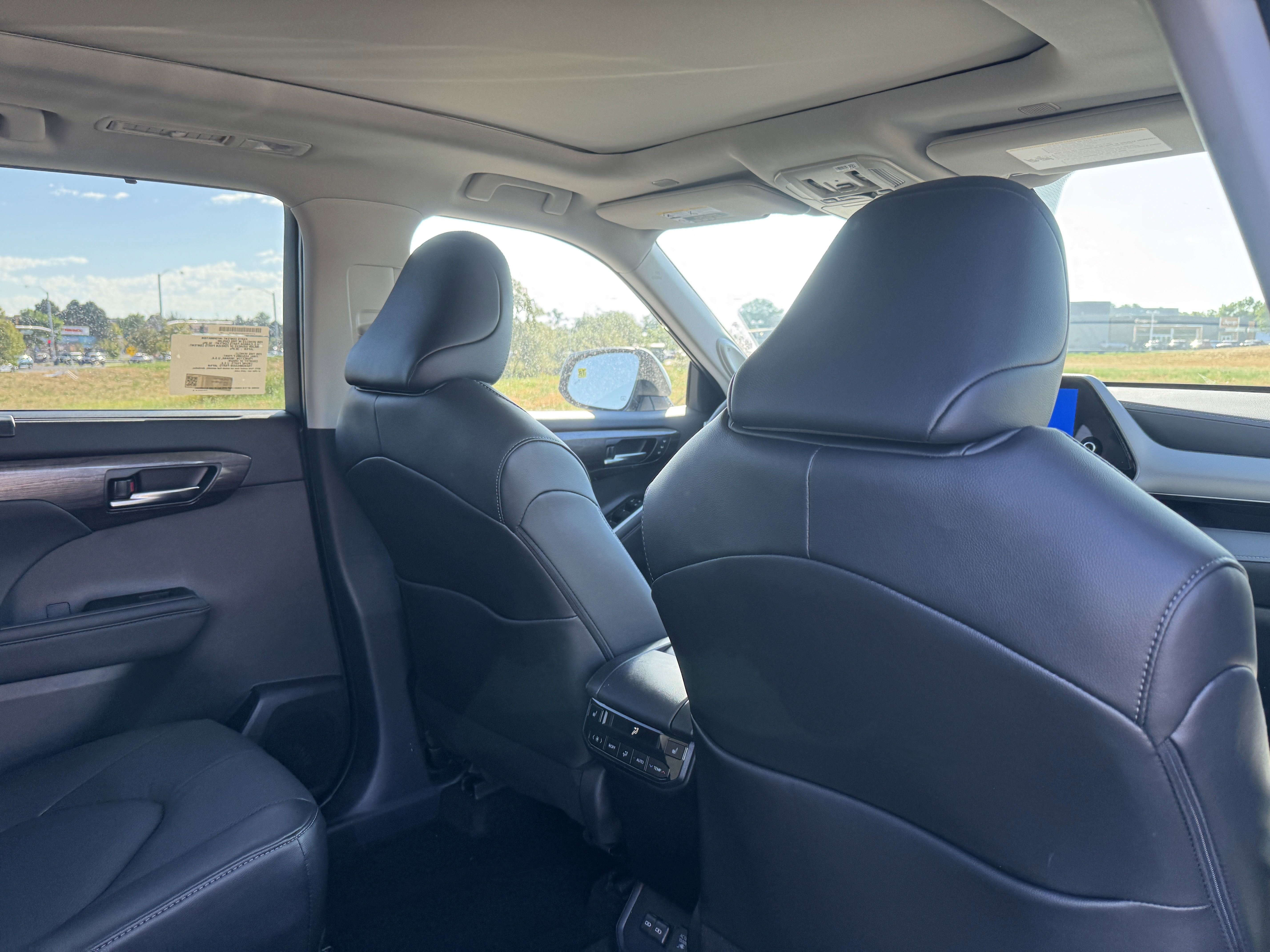 New 2026 Toyota Highlander Platinum AWD/4WD image 18