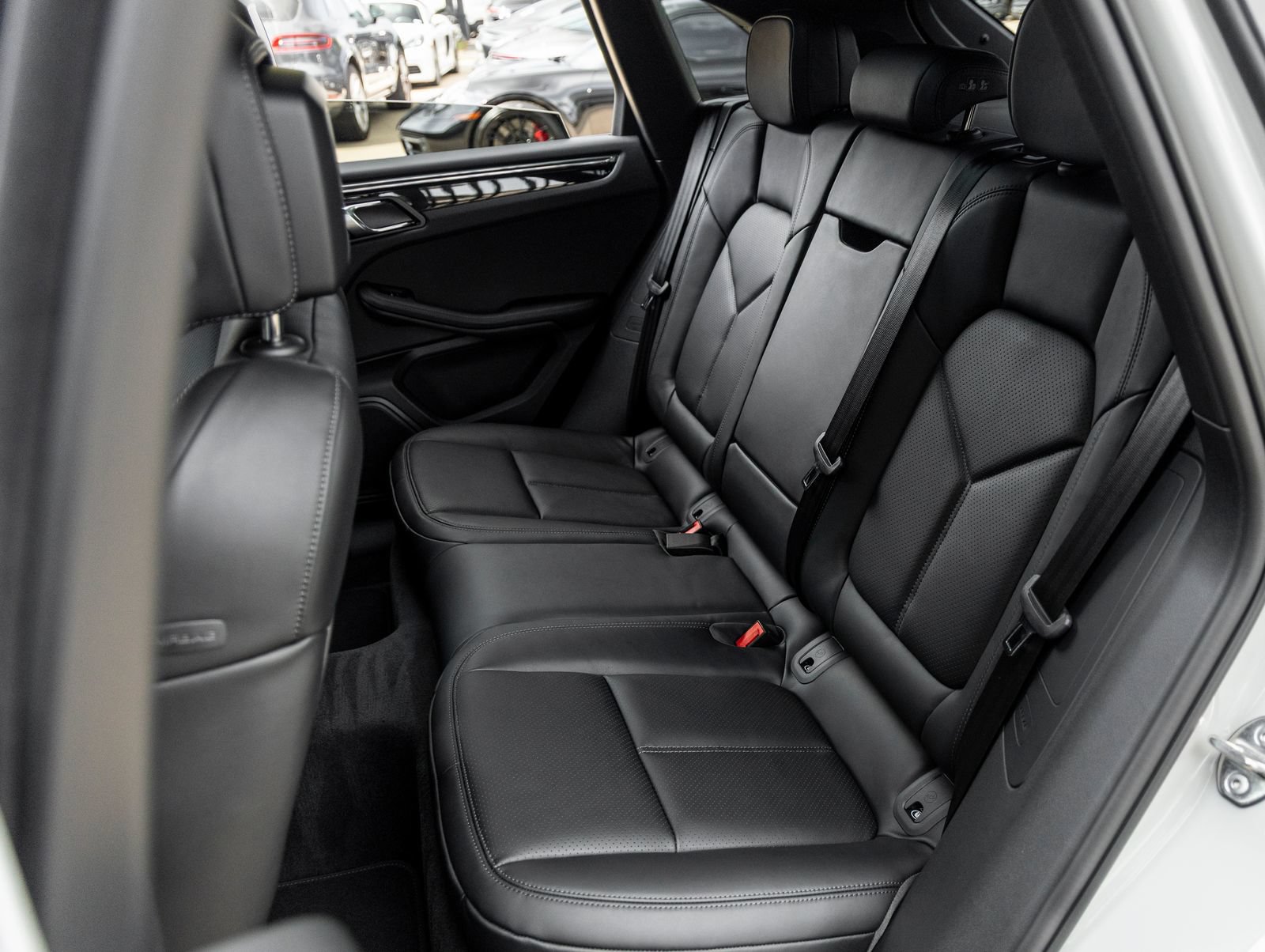 Certified 2026 Porsche Macan AWD/4WD image 34