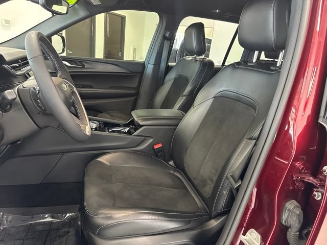Used 2023 Jeep Grand Cherokee Altitude AWD/4WD image 18