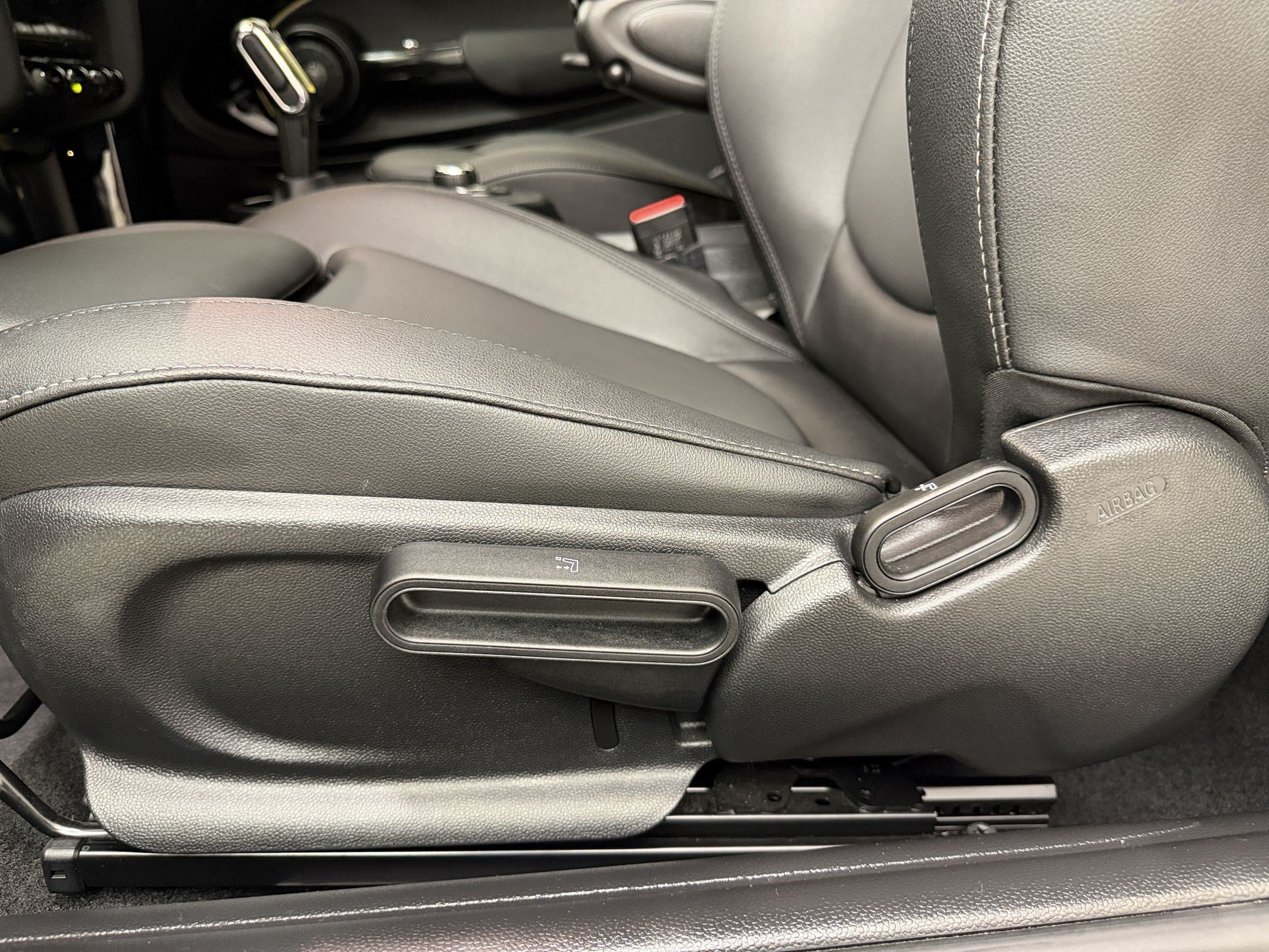 Certified 2024 MINI Cooper SE FWD image 16