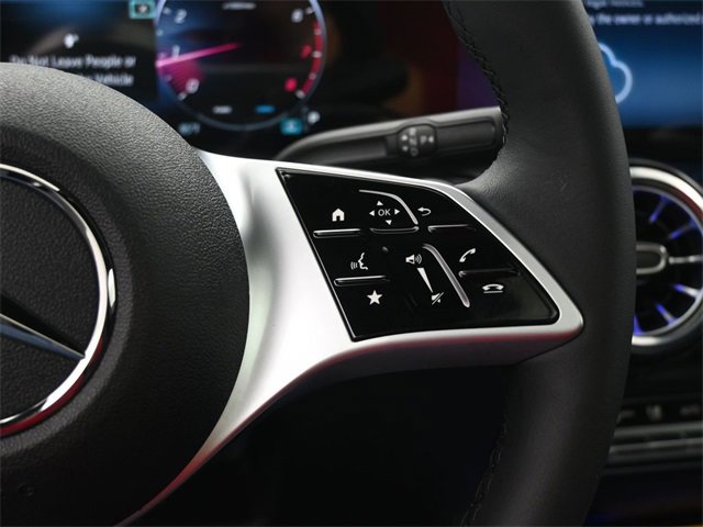 New 2025 Mercedes-Benz GLB 250 image 2