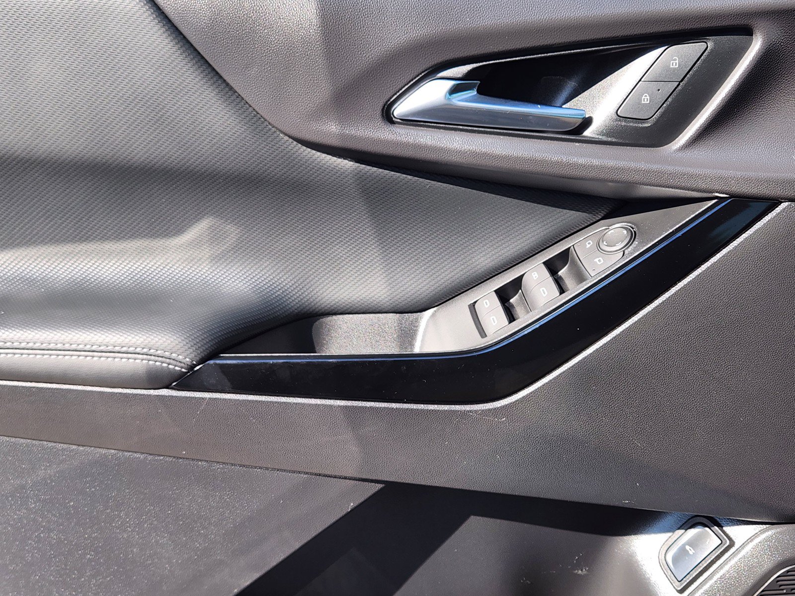Used 2025 Chevrolet Equinox LT w/ Convenience Package II FWD image 19