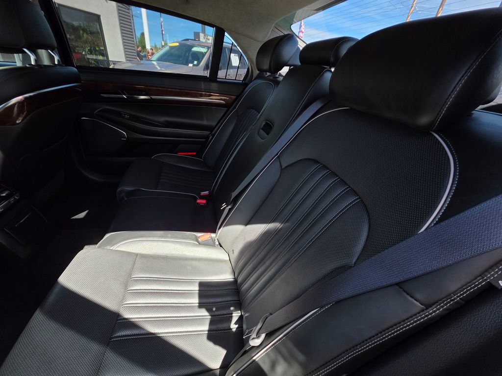 Used 2017 Genesis G90 3.3T Premium image 10