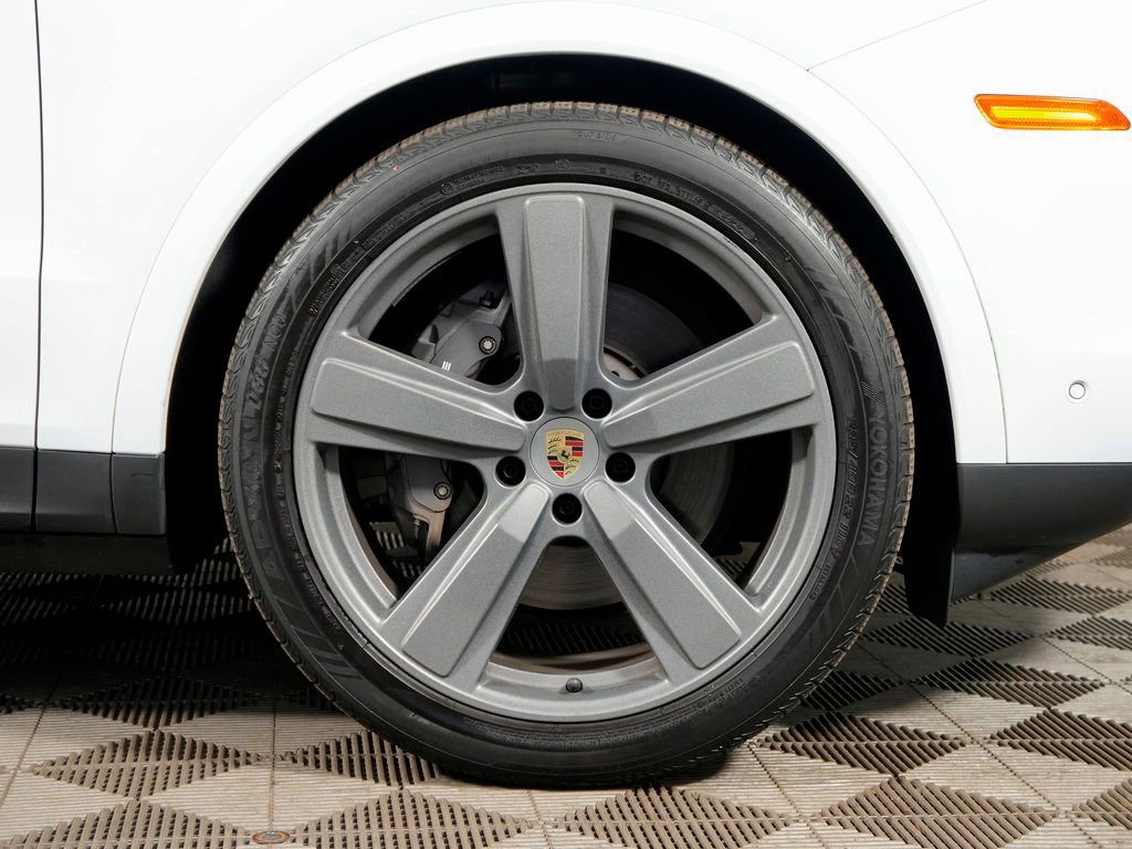 Certified 2024 Porsche Cayenne Coupe AWD/4WD image 41