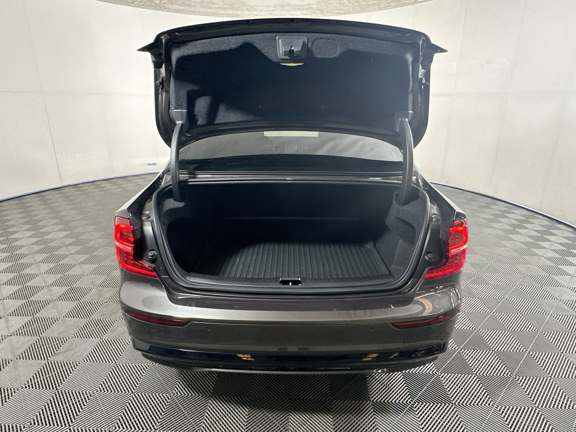 Used 2025 Volvo S60 B5 Plus w/ Protection Package Premier FWD image 31