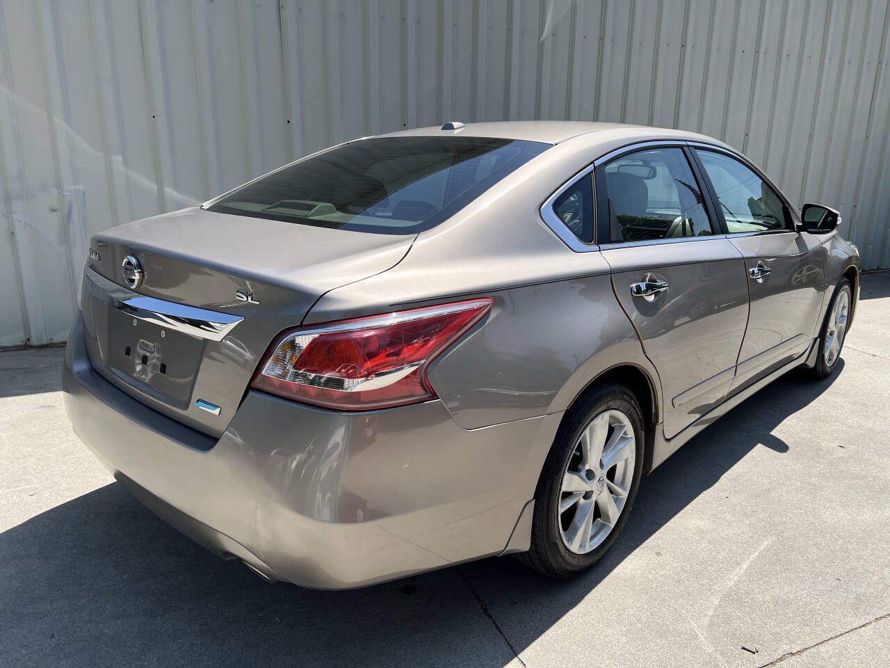 Used 2013 Nissan Altima 2.5 SL w/ Technology Pkg FWD image 3