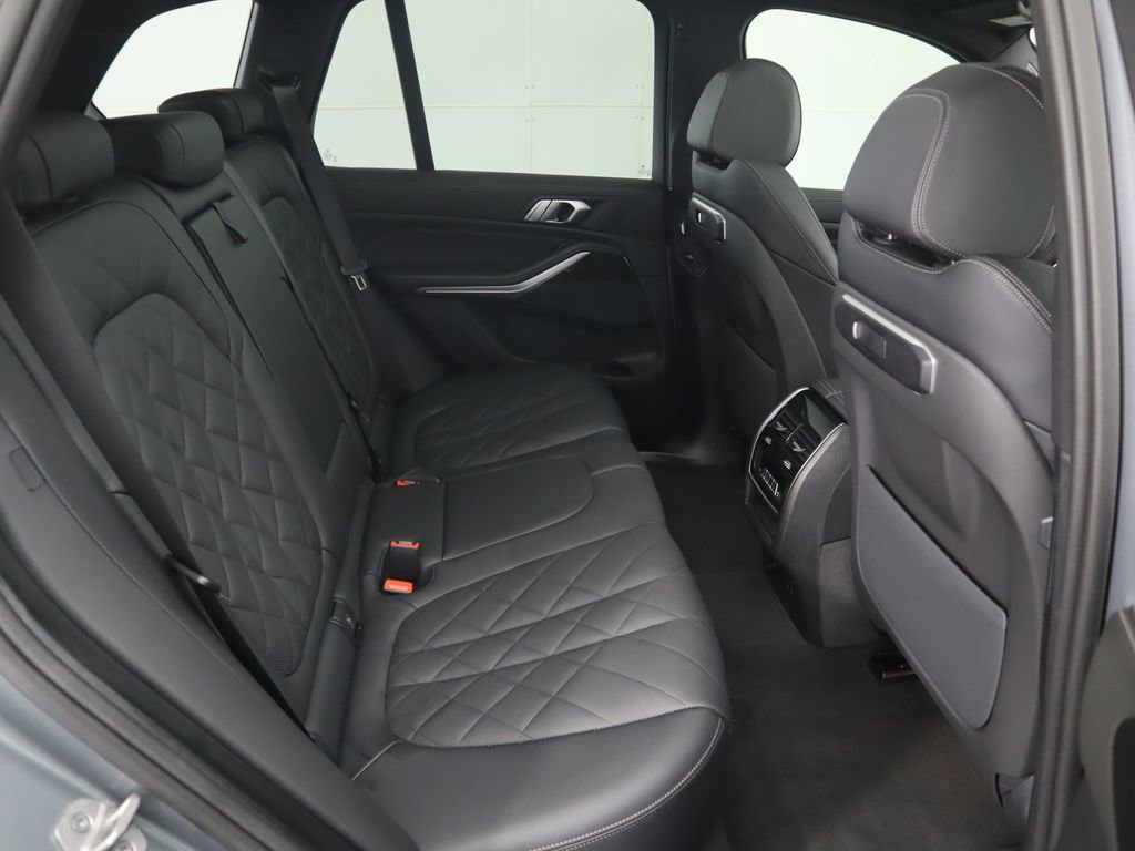 Used 2025 BMW X5 xDrive50e w/ Parking Assistance Package AWD/4WD image 23
