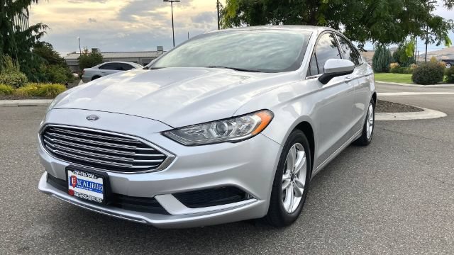 Used 2018 Ford Fusion SE w/ Fusion SE Technology Package FWD image 3