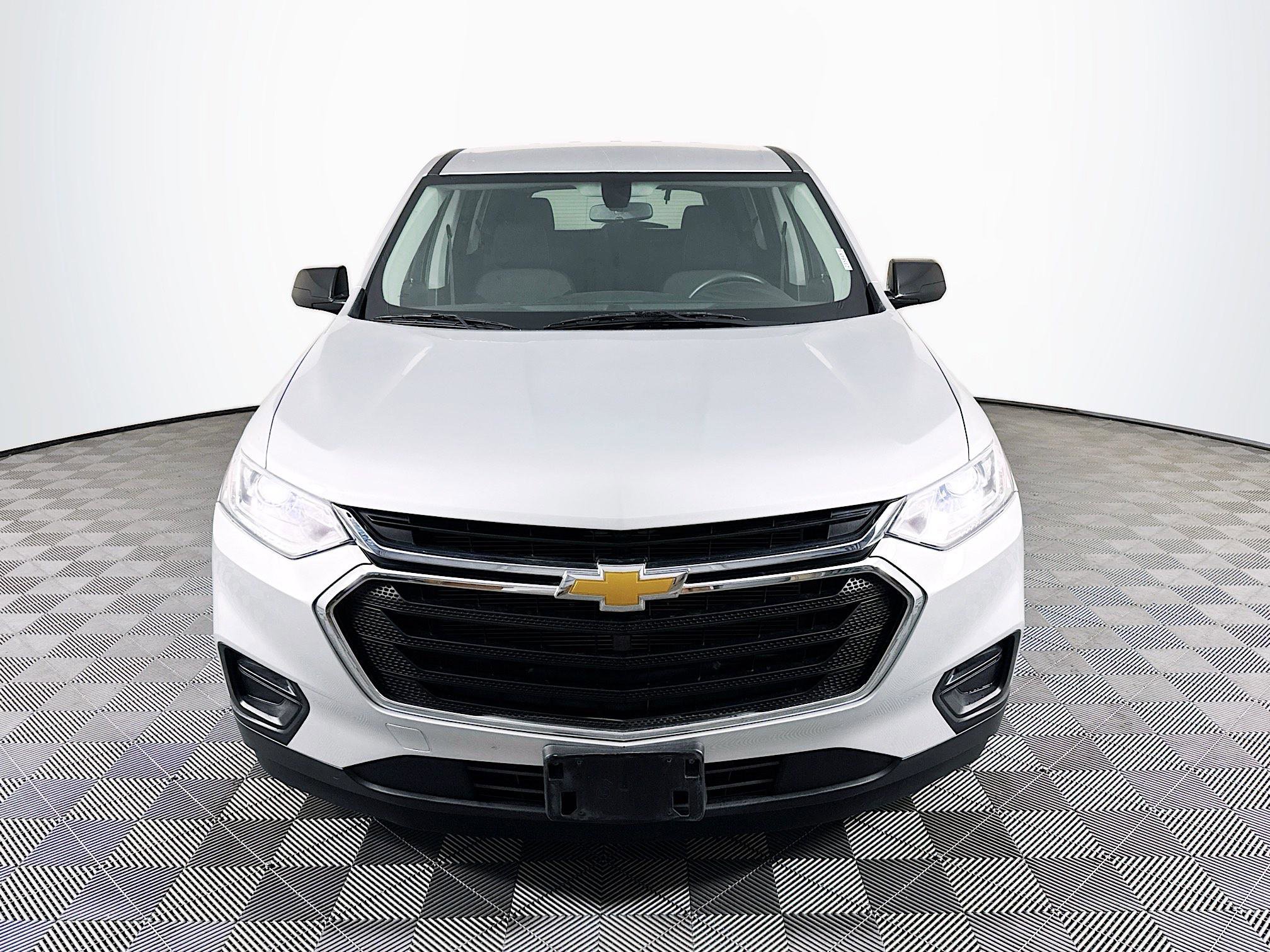Used 2020 Chevrolet Traverse LS image 2