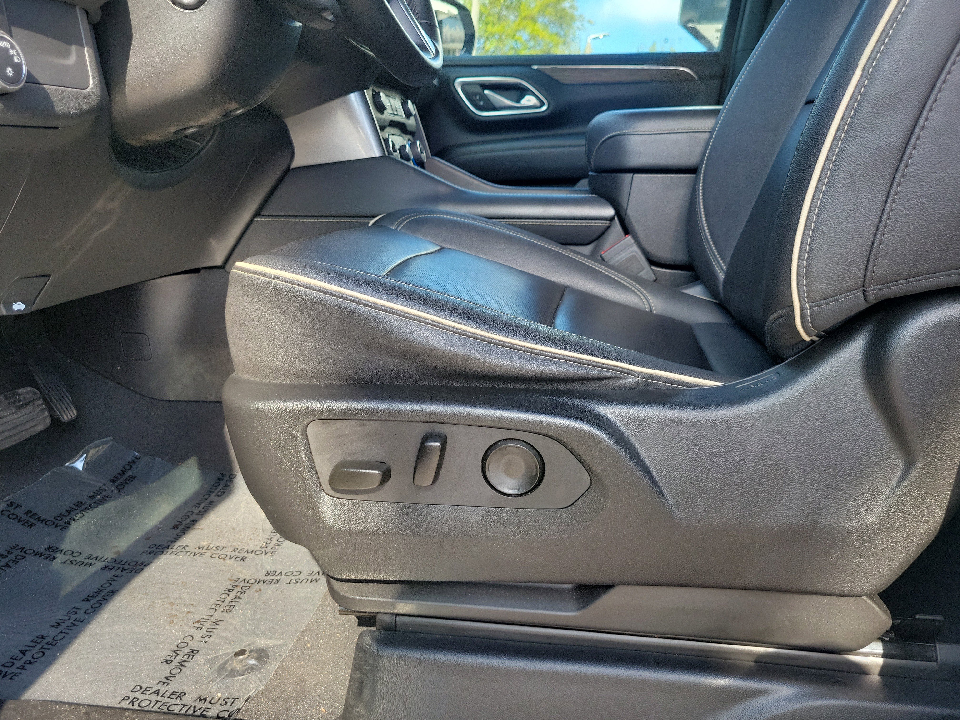 Used 2023 Chevrolet Suburban Premier image 12