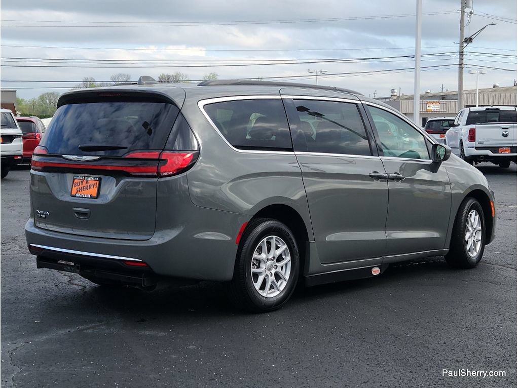 Used 2022 Chrysler Pacifica Touring-L FWD image 14