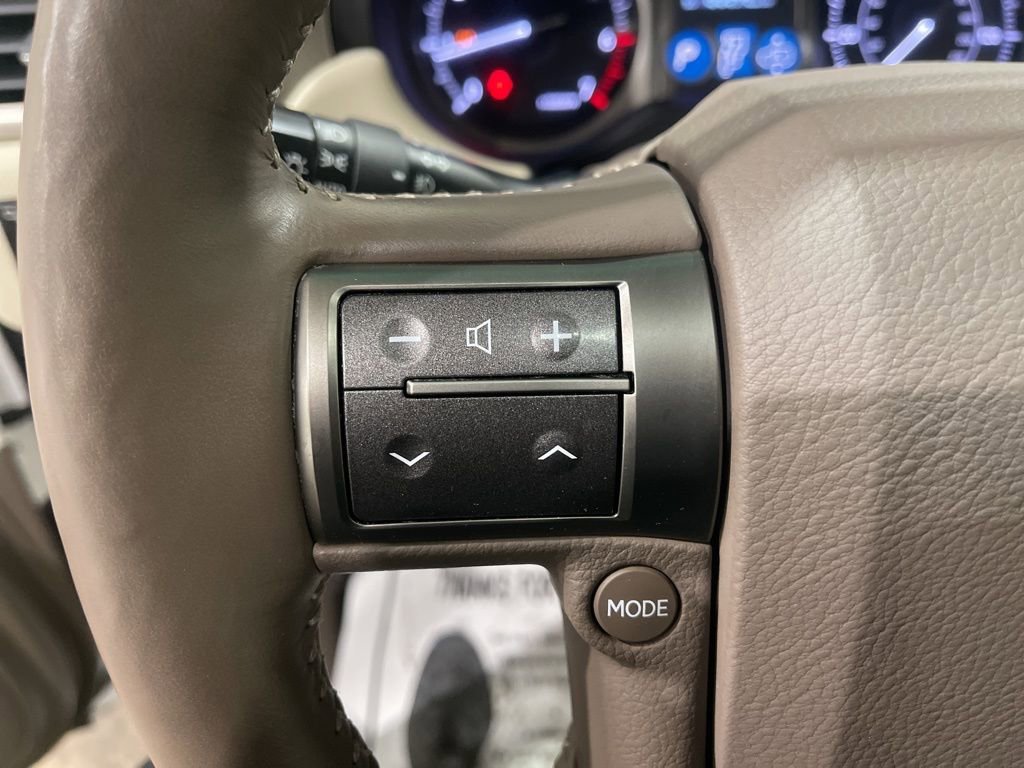 Used 2013 Lexus GX 460 Premium image 18