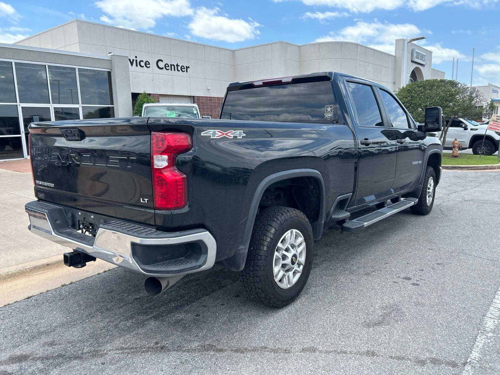 Used 2024 Chevrolet Silverado 2500 LT AWD/4WD image 5