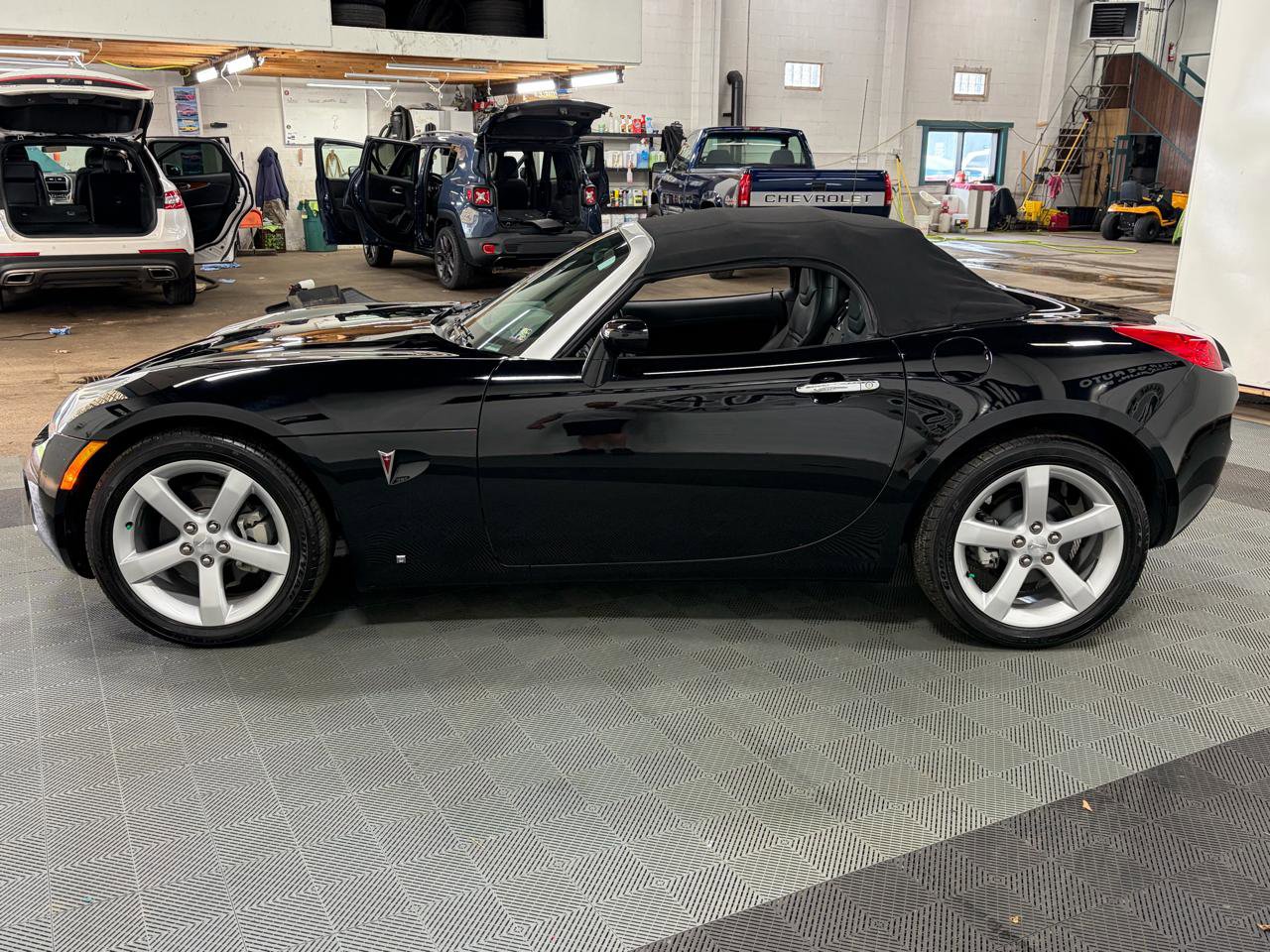 Used 2006 Pontiac Solstice Convertible w/ Premium Package image 14