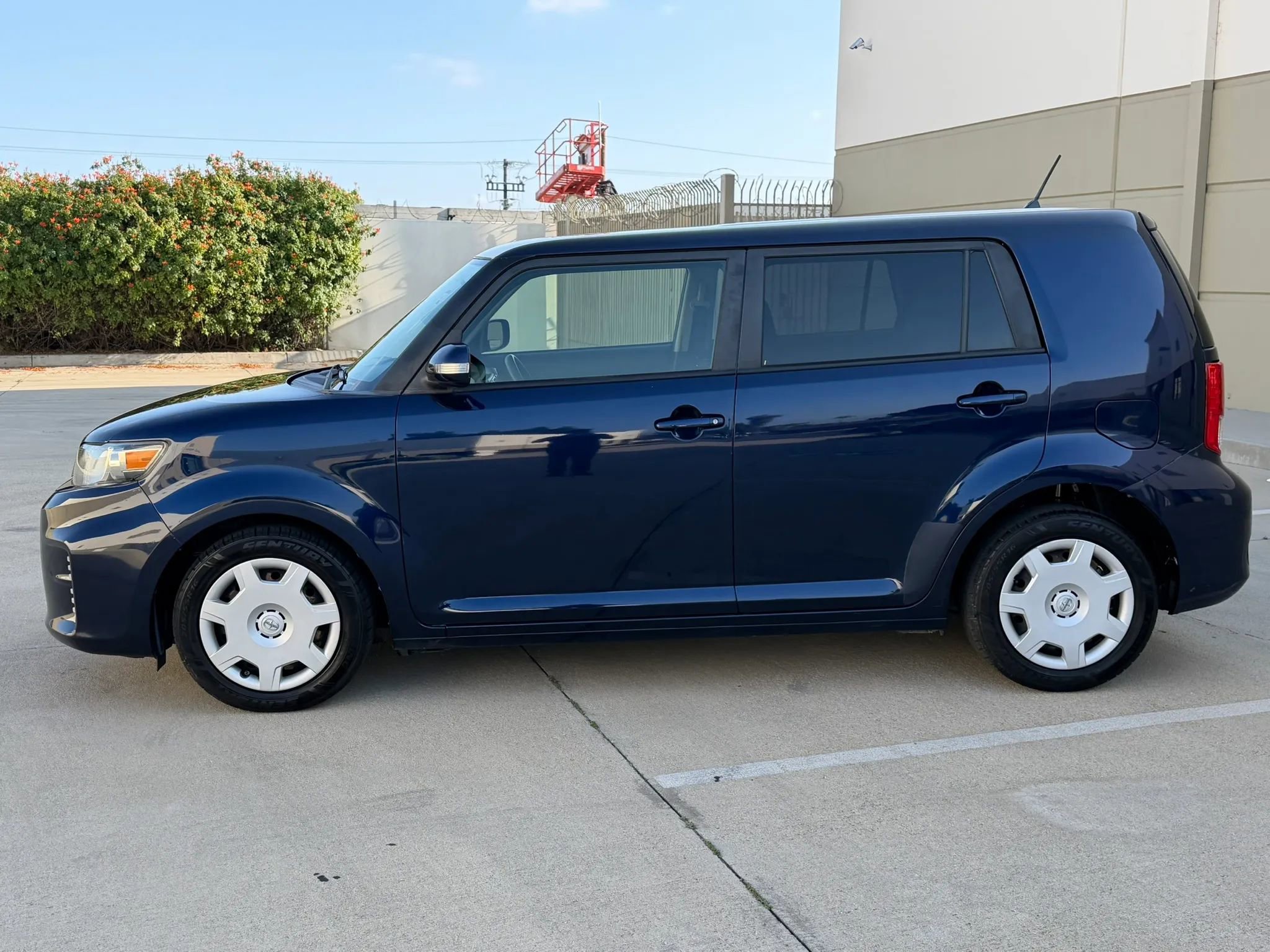 Used 2013 Scion xB FWD image 8