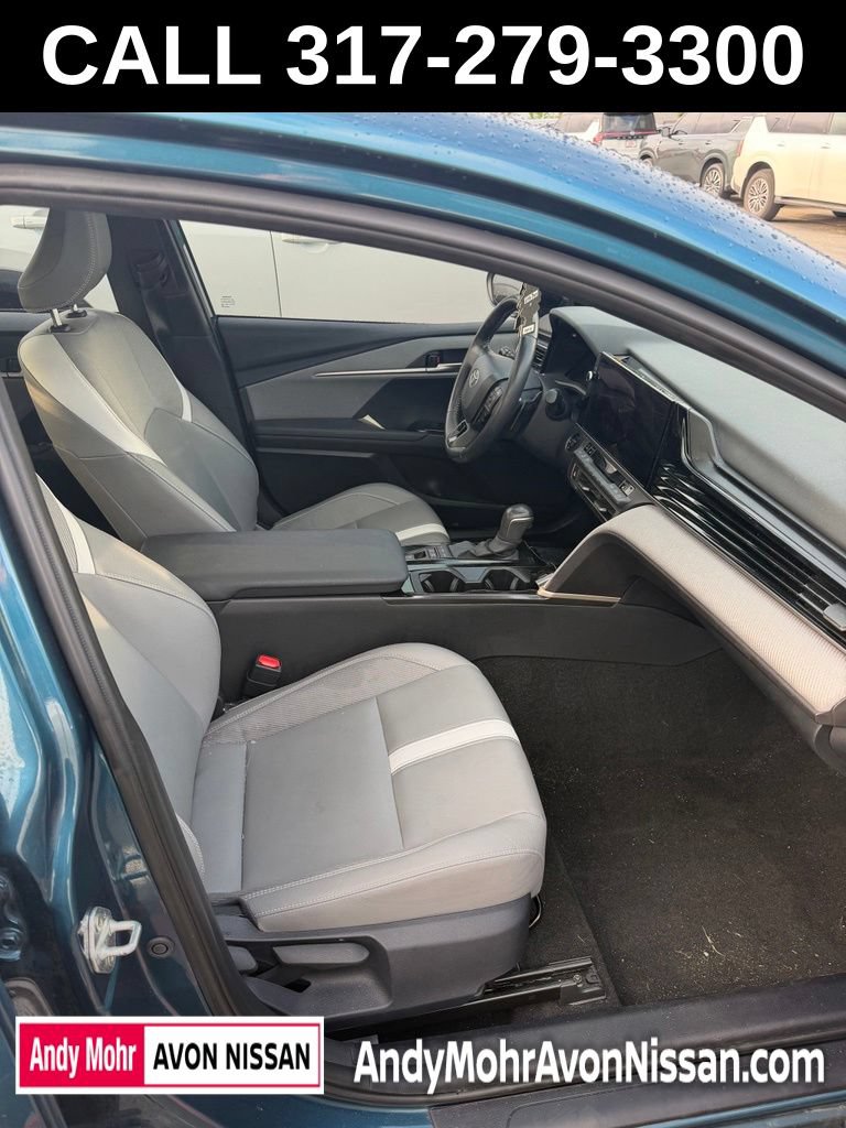 Used 2025 Toyota Camry SE w/ Multimedia Upgrade Package AWD/4WD image 7