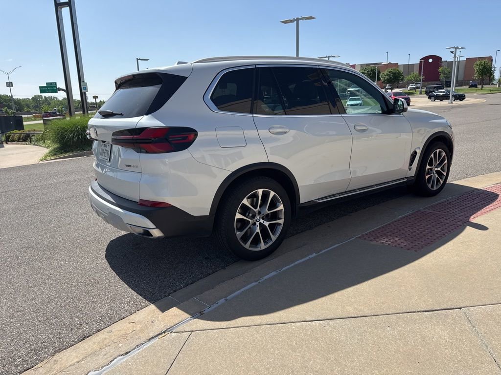 Used 2026 BMW X5 xDrive40i AWD/4WD image 3