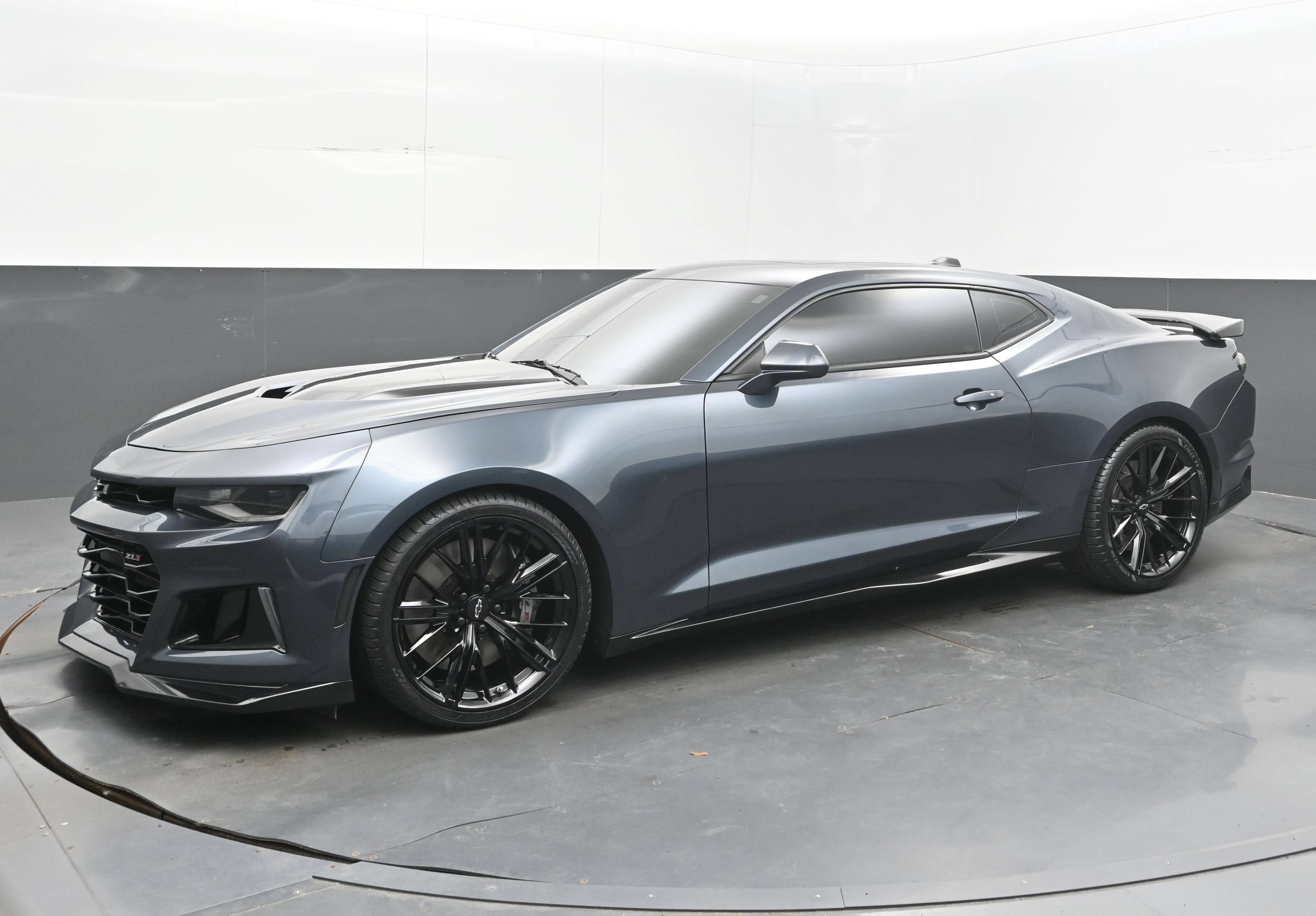 Used 2021 Chevrolet Camaro ZL1 w/ LPO, ZL1 Protection Package RWD image 9