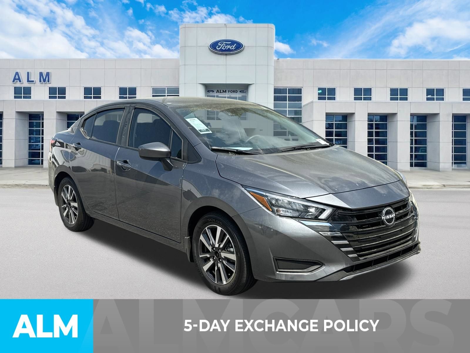 Used 2025 Nissan Versa SV w/ Trunk Package image 3