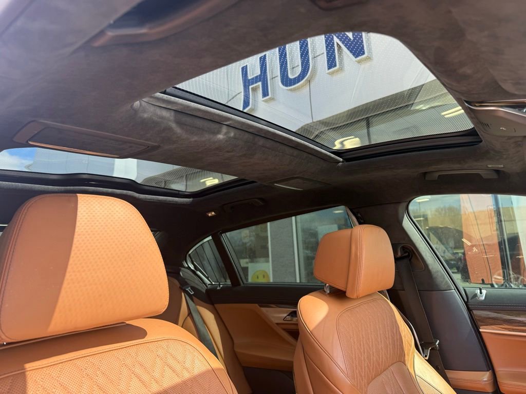 Used 2017 BMW 750i xDrive image 35