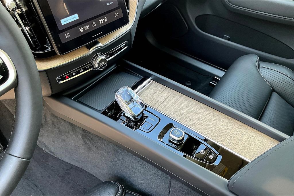New 2026 Volvo XC60 B5 Ultra w/ Climate Package image 21