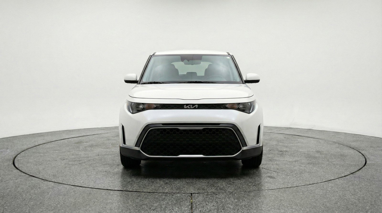 Used 2025 Kia Soul LX w/ LX Technology Package image 2