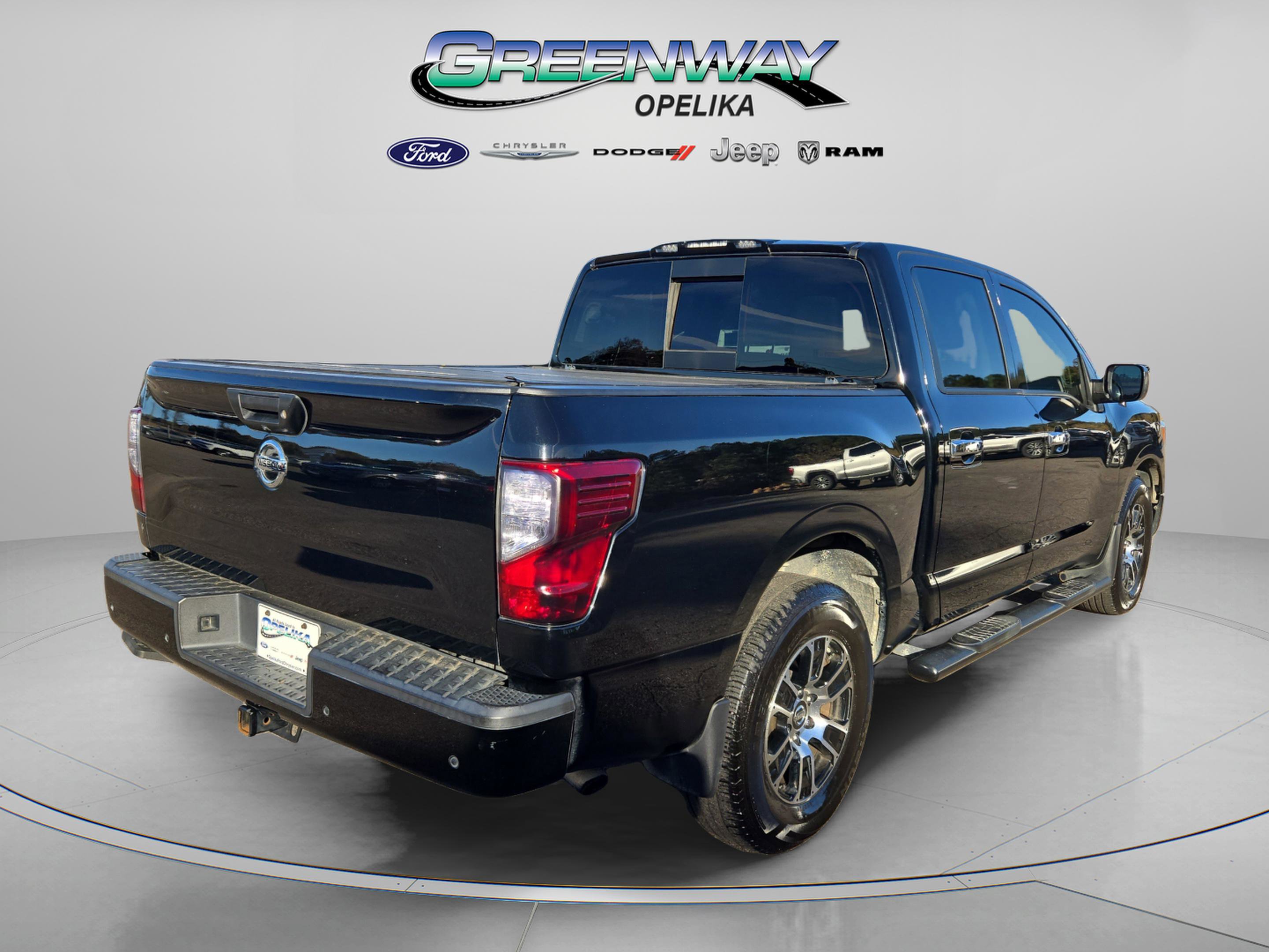 Used 2021 Nissan Titan SV w/ SV Convenience Package image 7