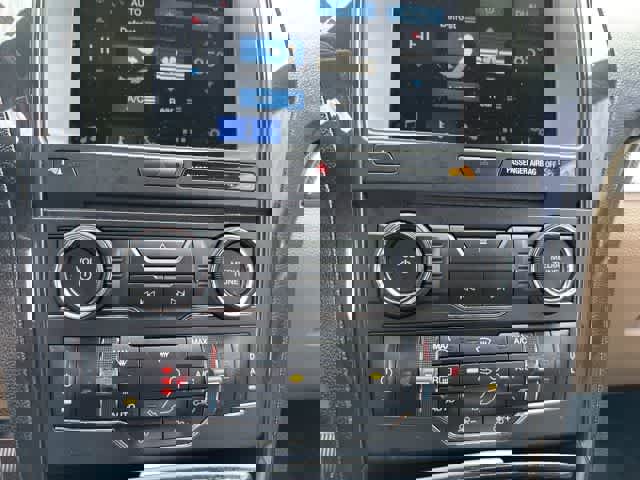 Used 2017 Ford Explorer XLT w/ Equipment Group 202A image 9