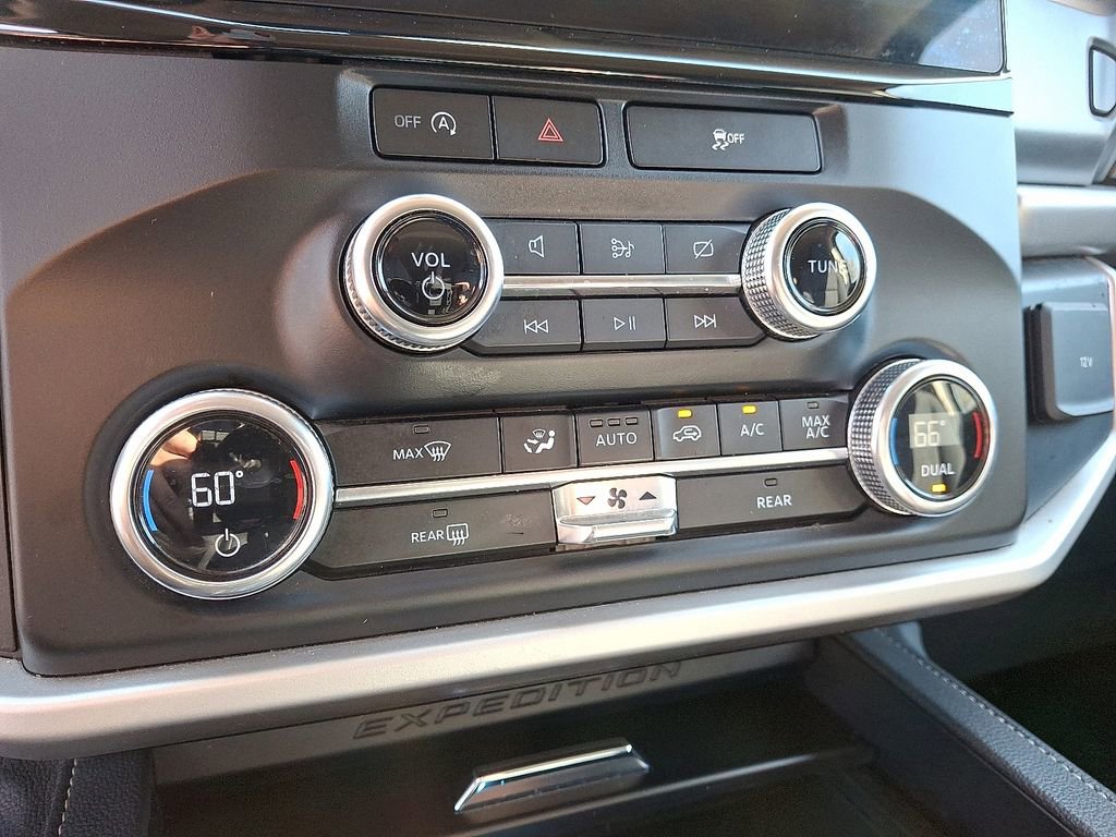 Used 2024 Ford Expedition Max XLT image 16
