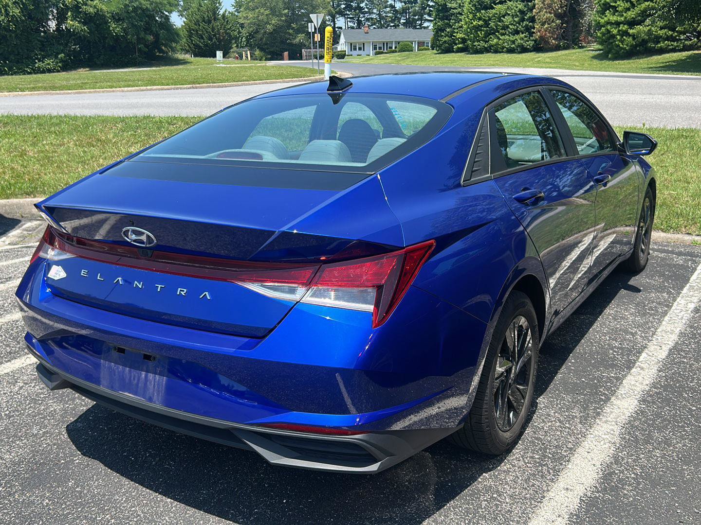 Used 2021 Hyundai Elantra SEL w/ Convenience Package FWD image 6