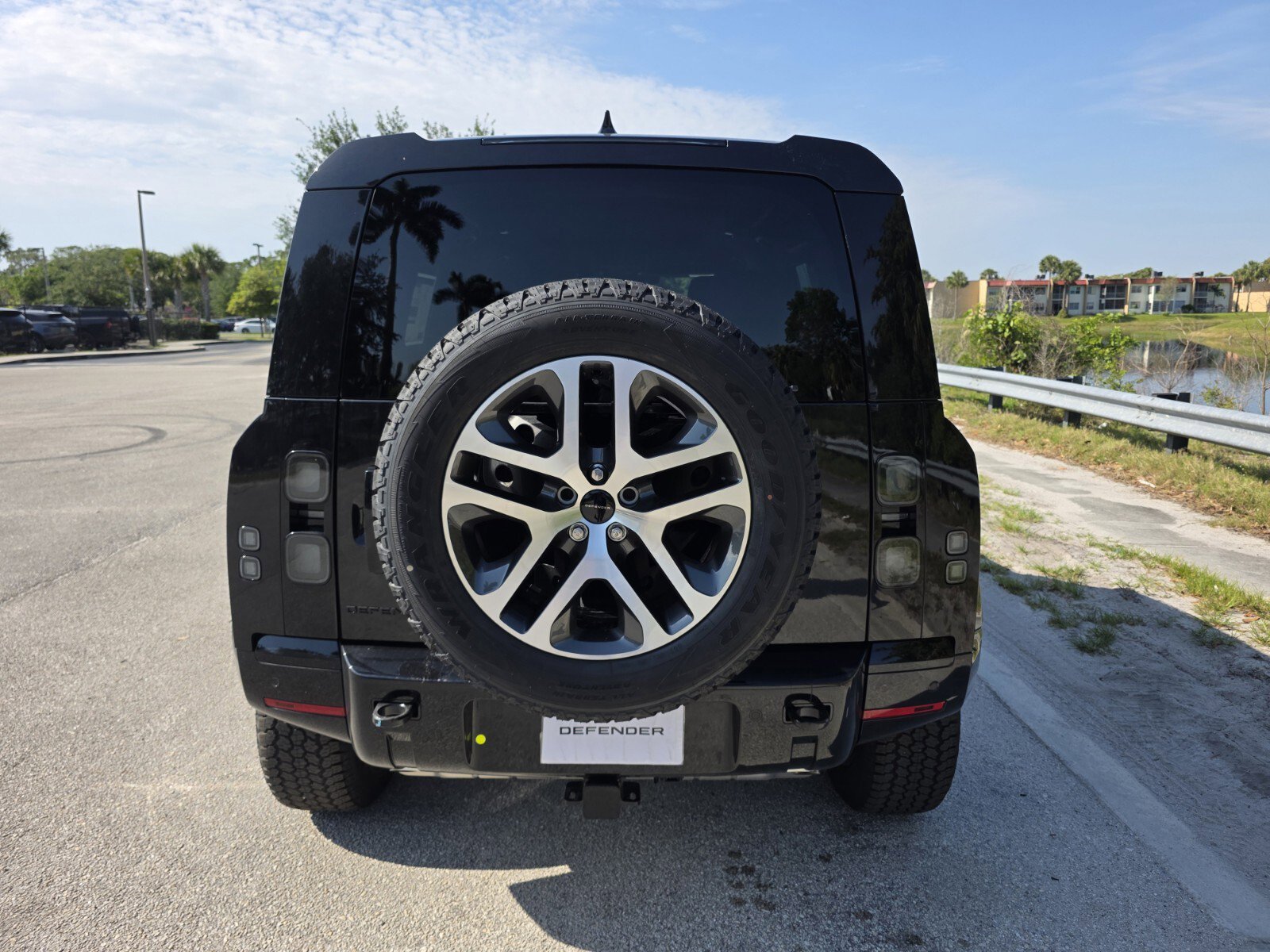 New 2026 Land Rover Defender 110 X-Dynamic SE AWD/4WD image 6