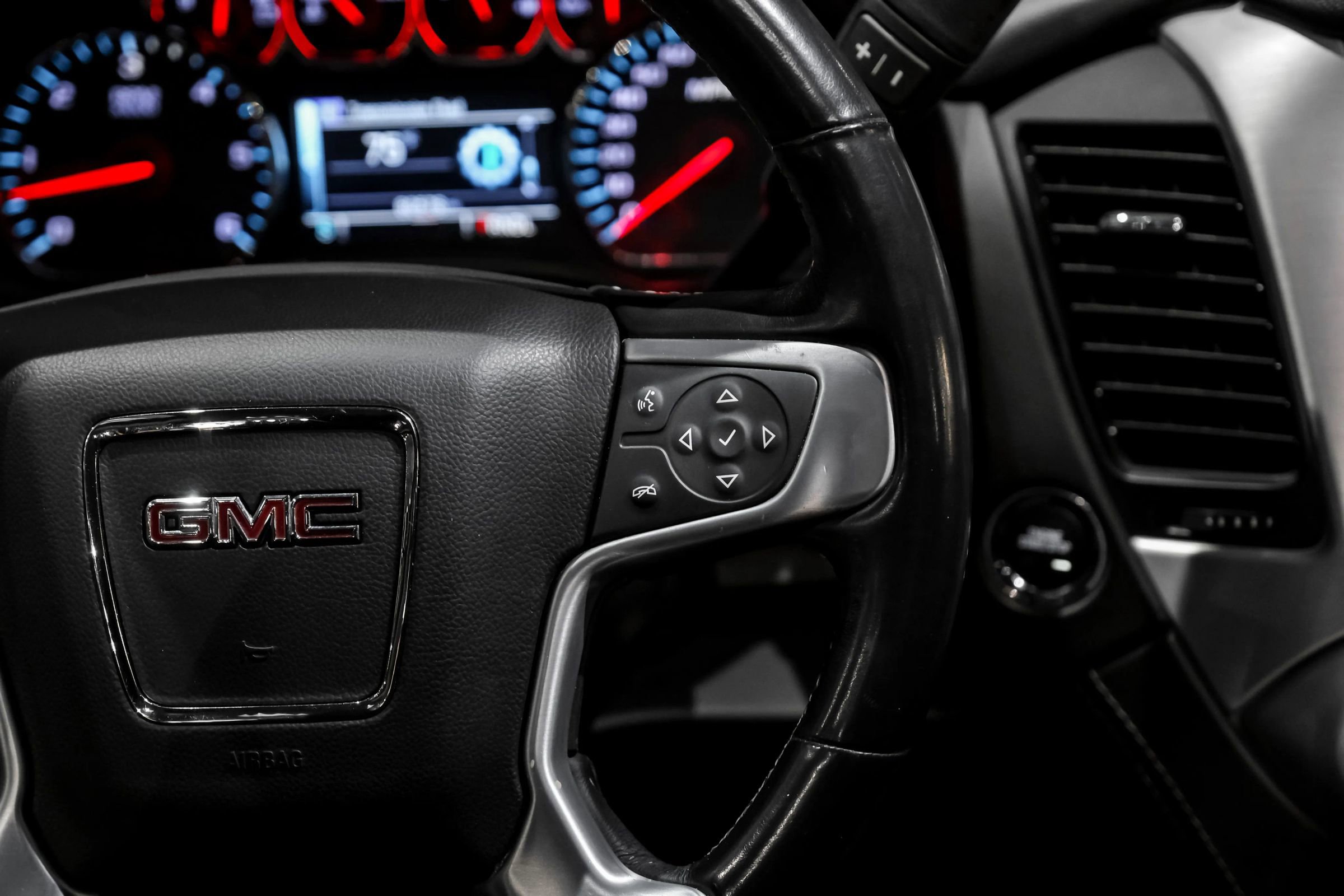 Used 2020 GMC Yukon SLT w/ Open Road Package AWD/4WD image 19