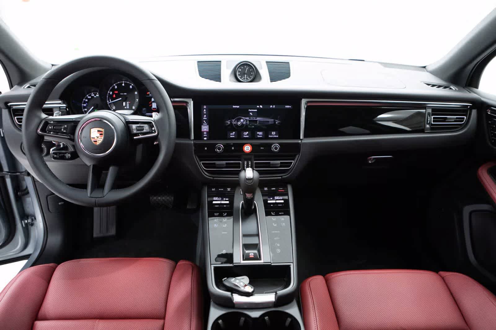 Certified 2026 Porsche Macan AWD/4WD image 13