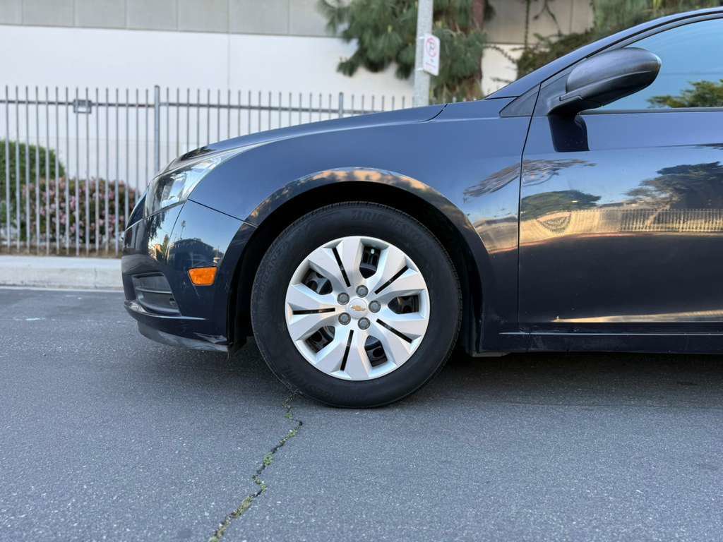 Used 2014 Chevrolet Cruze LS image 11