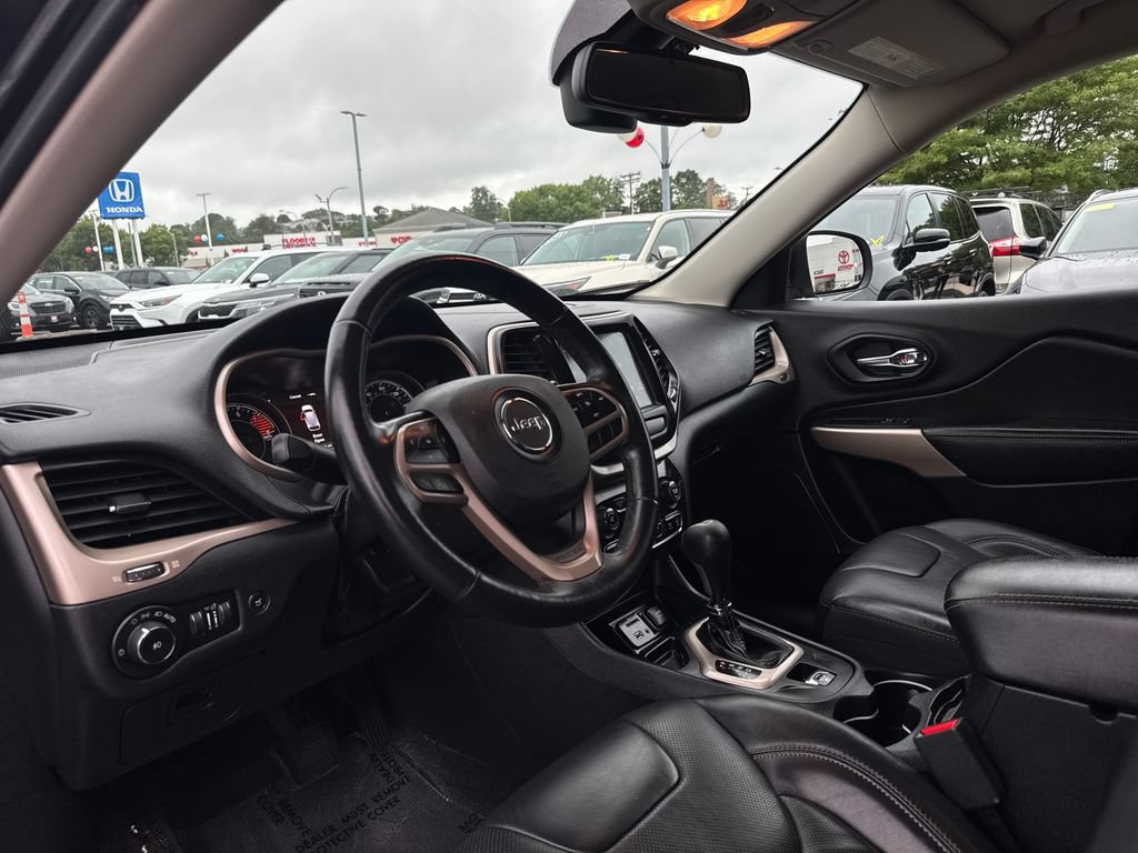 Used 2017 Jeep Cherokee Limited w/ Luxury Group FWD image 15