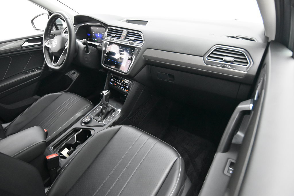 Used 2022 Volkswagen Tiguan SE AWD/4WD image 29