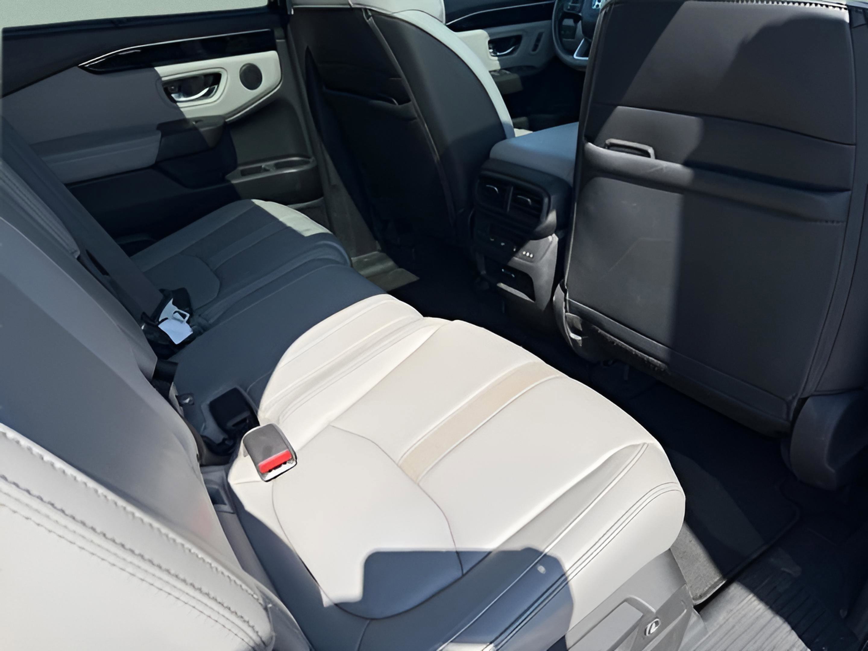 Certified 2024 Honda Pilot Touring image 27