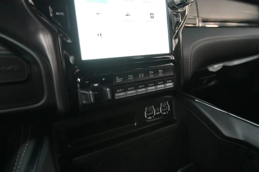 Used 2022 RAM 3500 Limited AWD/4WD image 38