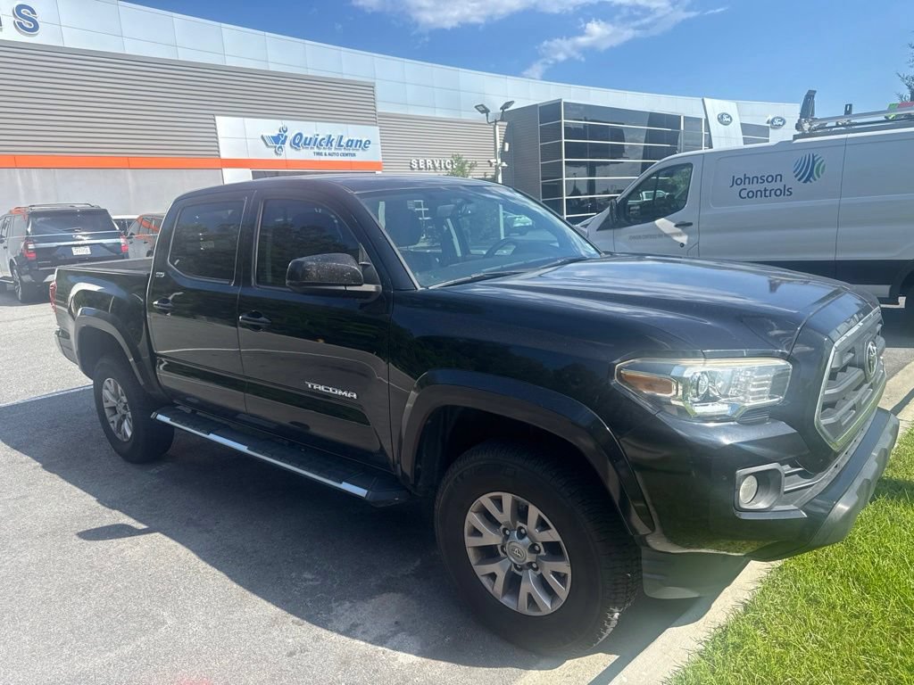 Used 2017 Toyota Tacoma SR5 w/ Tow Package RWD image 1