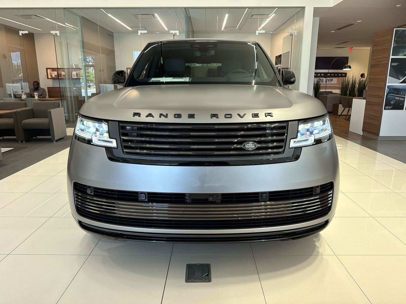 New 2026 Land Rover Range Rover SV AWD/4WD image 2