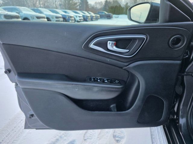 Used 2015 Chrysler 200 Limited w/ Convenience Group image 19